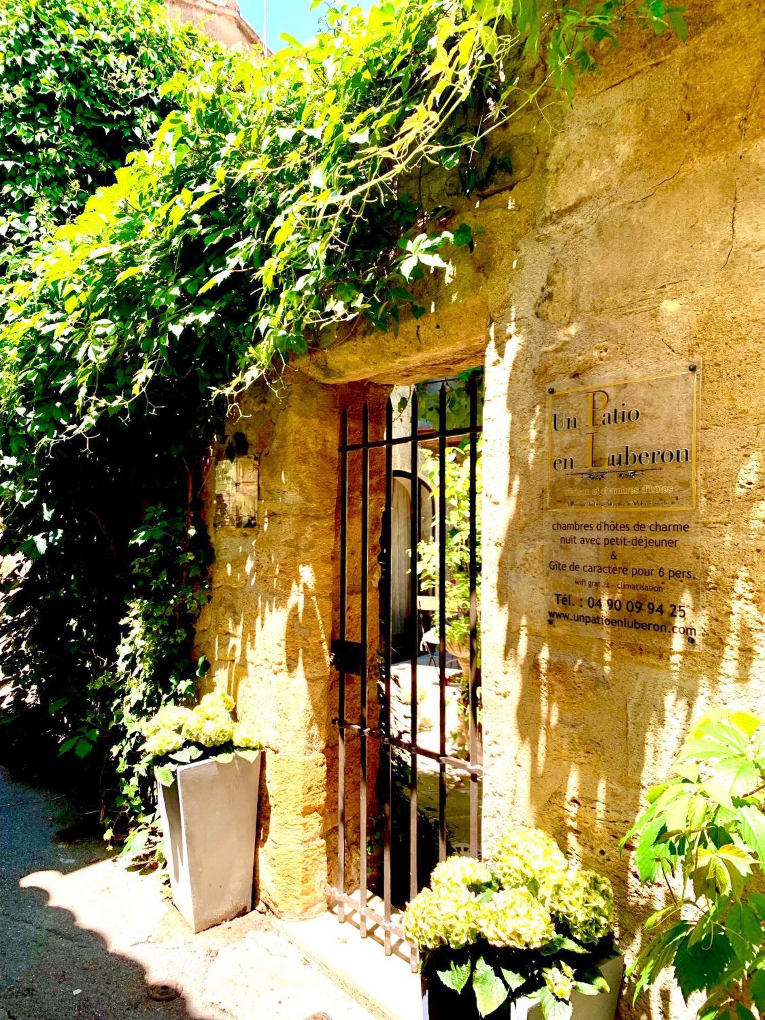 Un Patio En Luberon Ansouis