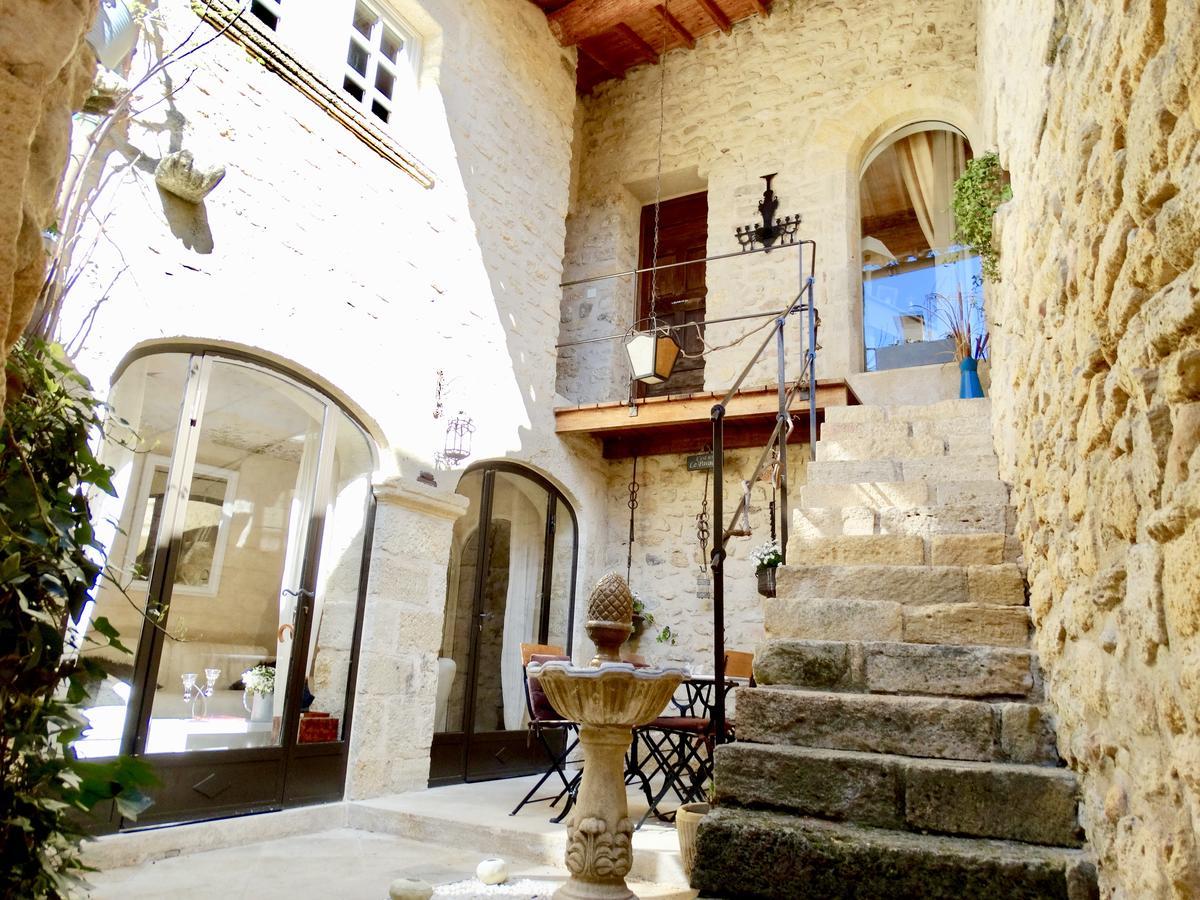 Un Patio En Luberon Ansouis