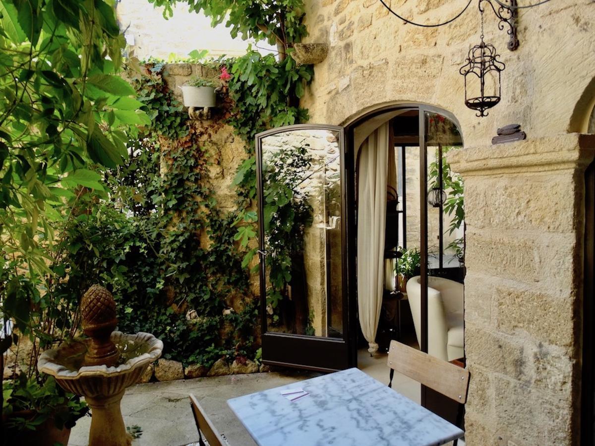 Un Patio En Luberon Ansouis