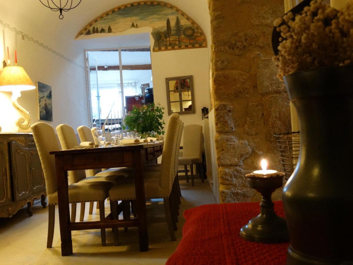 Un Patio En Luberon Ansouis