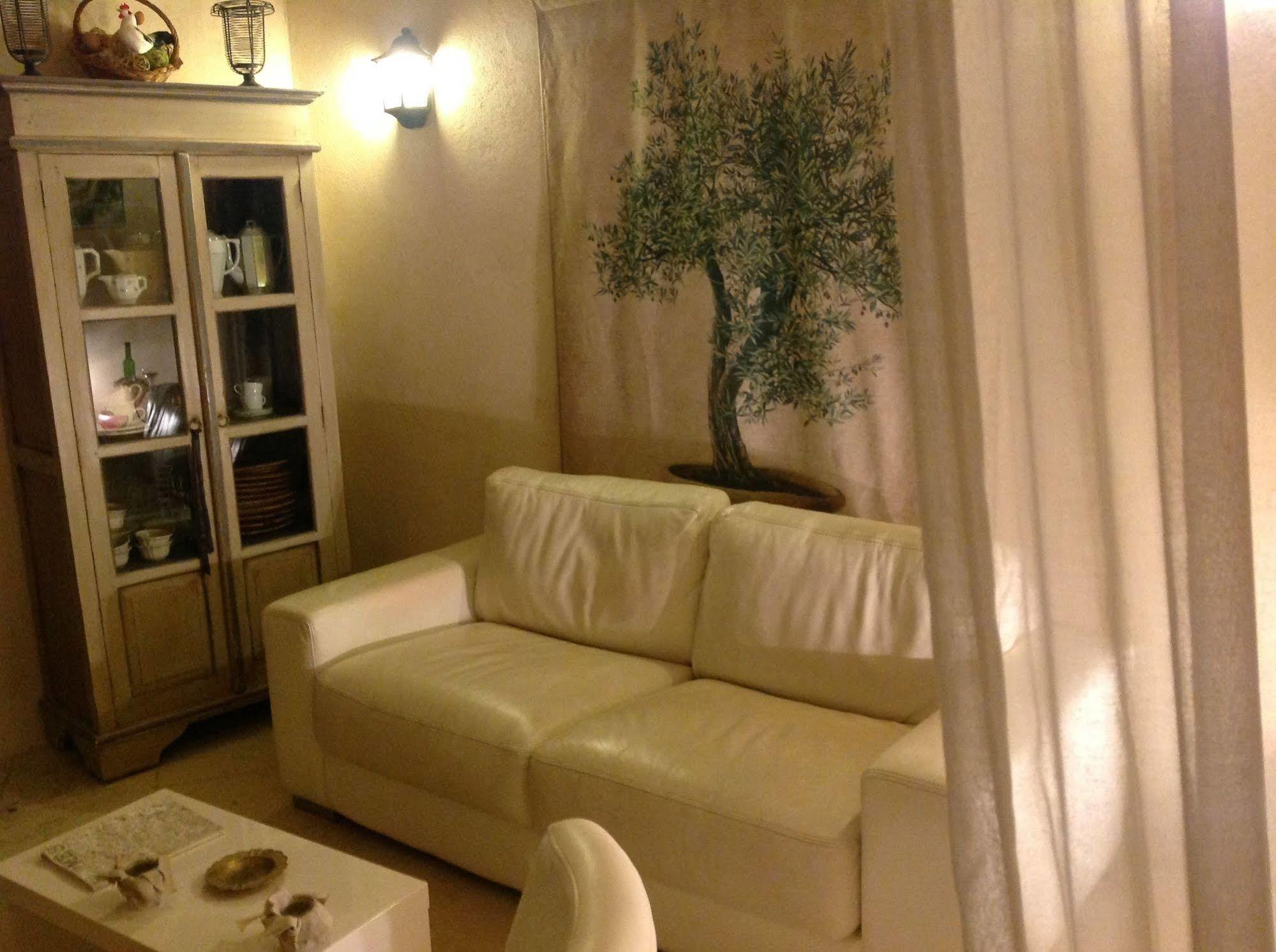 Un Patio En Luberon Ansouis