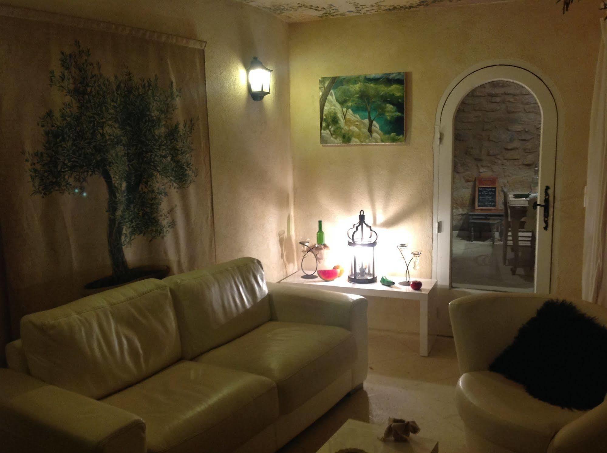 Un Patio En Luberon Ansouis