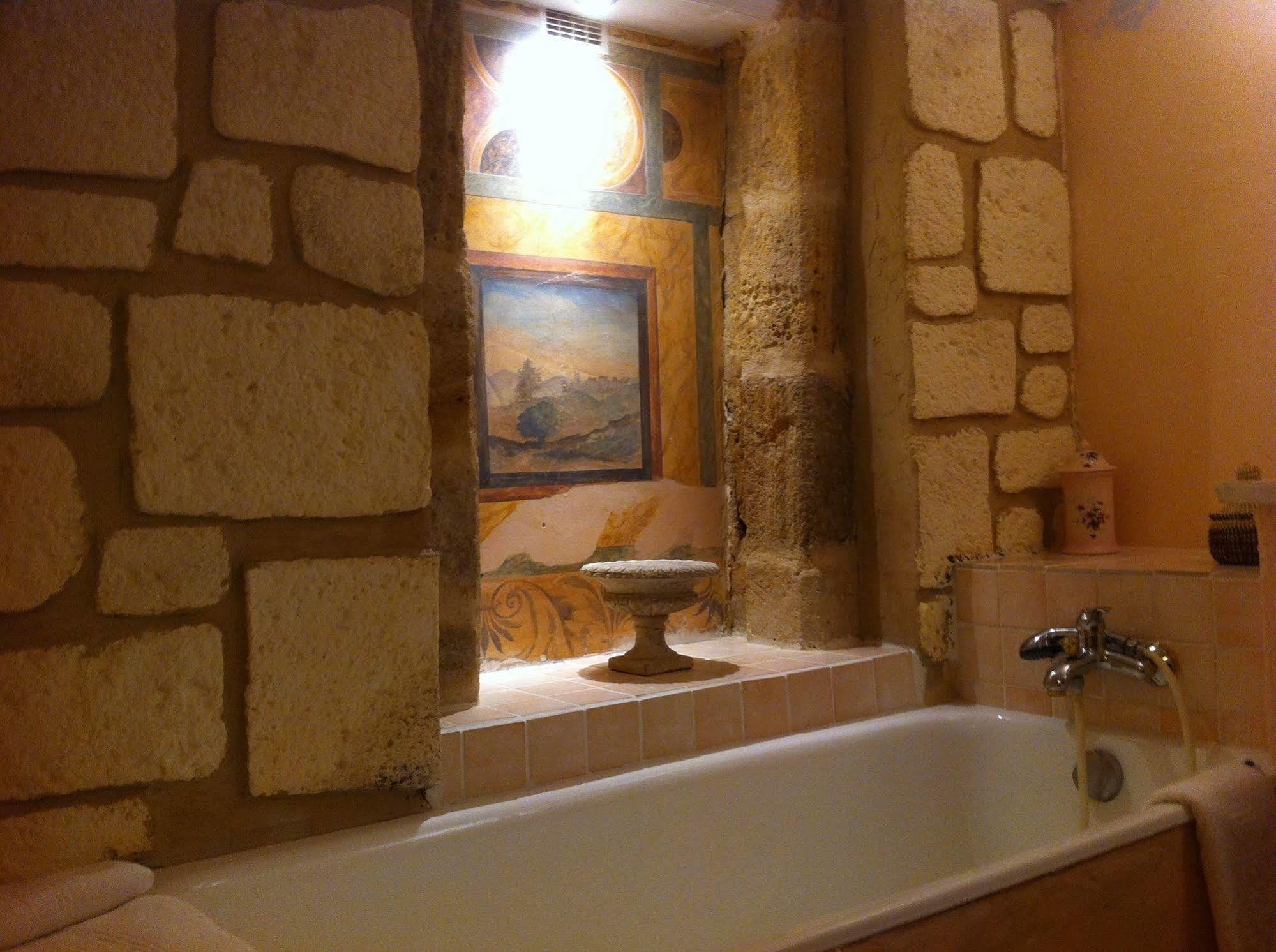 Un Patio En Luberon Ansouis